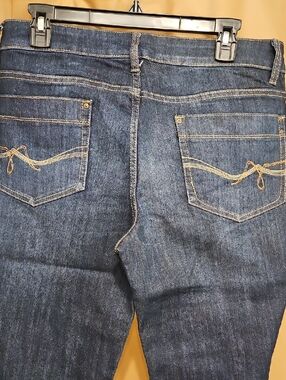 Dark Wash Denim Jeans with Contrast Pocket Stitching